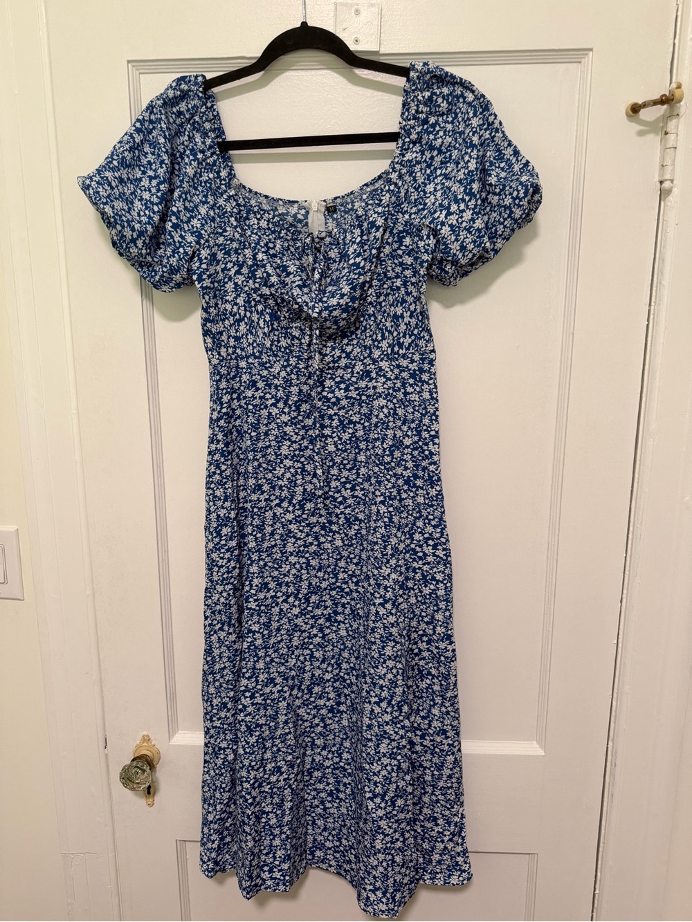 Blue and White Floral Printed Puff Sleeve, Slit Maxi Dress Women’s Medium - Picture 3 of 8